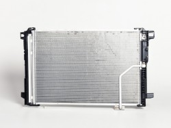 MB C W204 07->11 condenser 645X435X16 with integrated receiver dryer 1.6/1.8/2.5/3.0/3.5/2.1D/3.0D SRLine