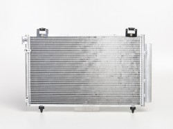 TT Avensis 03->06 condenser 646X390X16 with integrated receiver dryer 1.6/1.8/2.0D-4D KOYO