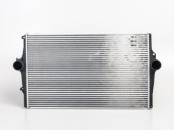 VV S80 98->06 radiators interkūlera 2.0T/2.4T/2.5T/2.8T/2.9T/2.4D 688X421X30 modelis ar devēju